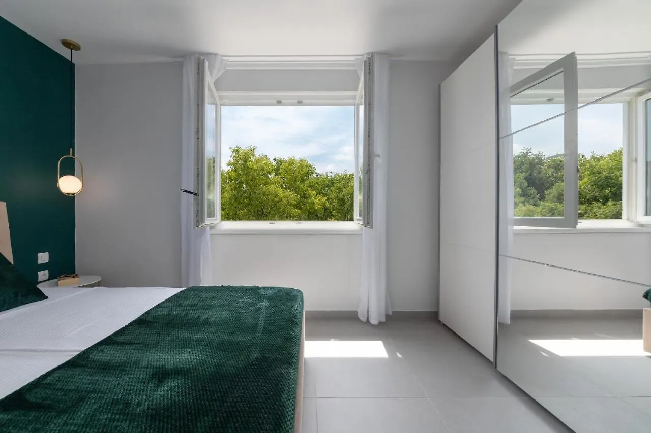 Ampelea Apartment 罗维尼