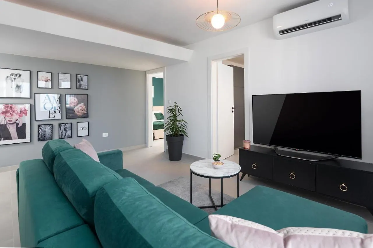 Ampelea Apartment 罗维尼
