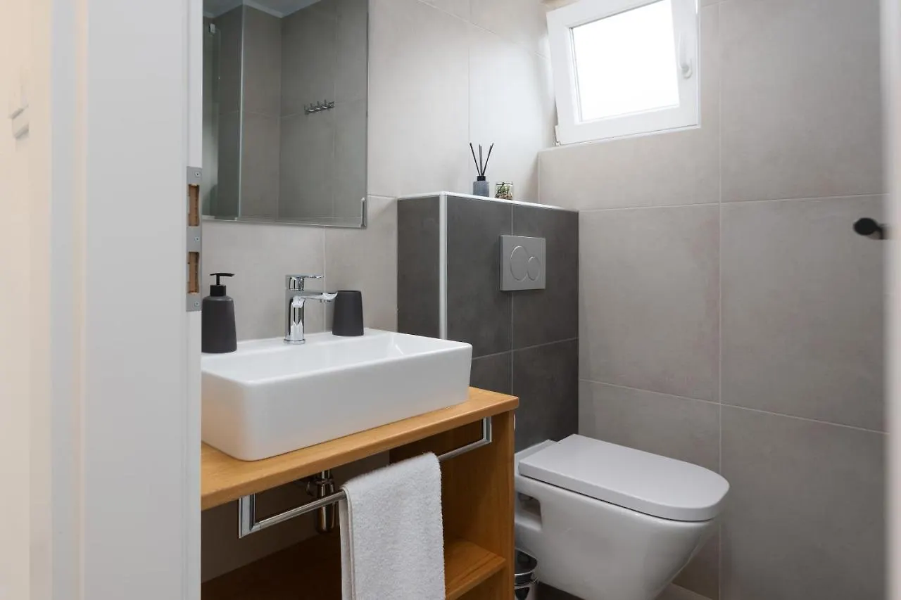 Ampelea Apartment 罗维尼